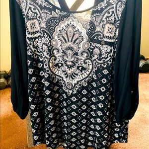 Black and white shirt/blouse